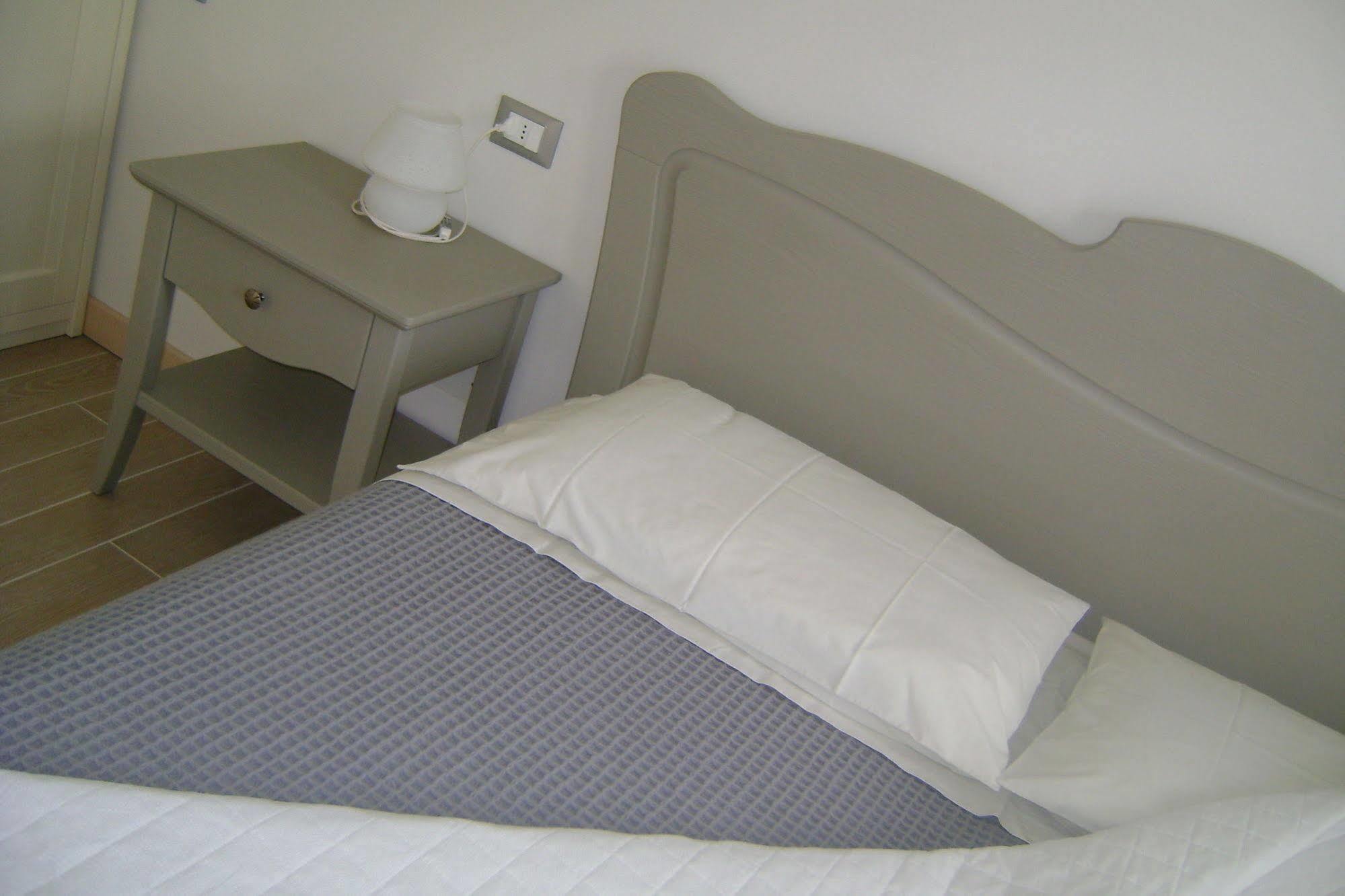 Affittacamere Rubino Guest House Ponte nellʼAlpi Exterior foto