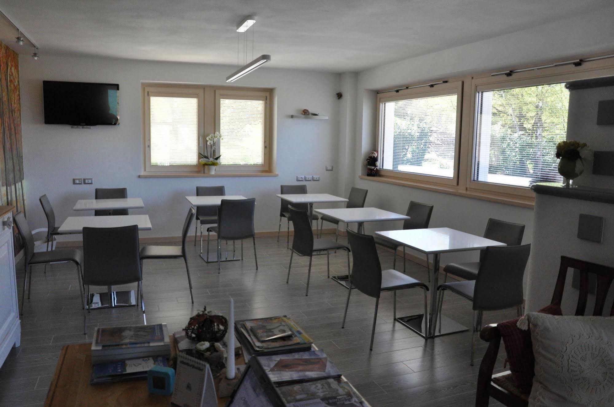 Affittacamere Rubino Guest House Ponte nellʼAlpi Exterior foto